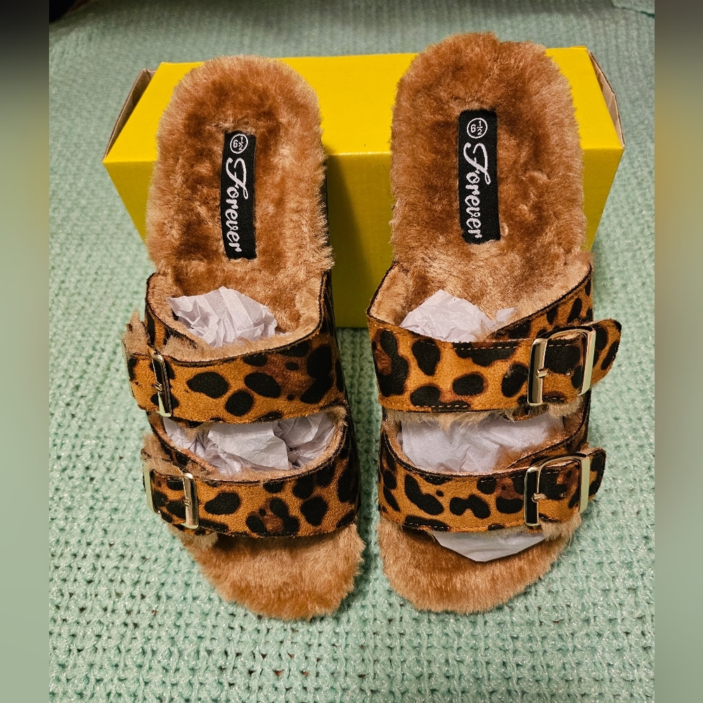 Women's, Slide in Sandal, Faux Fur, Footbed Slipper. Brand new , size 6.5